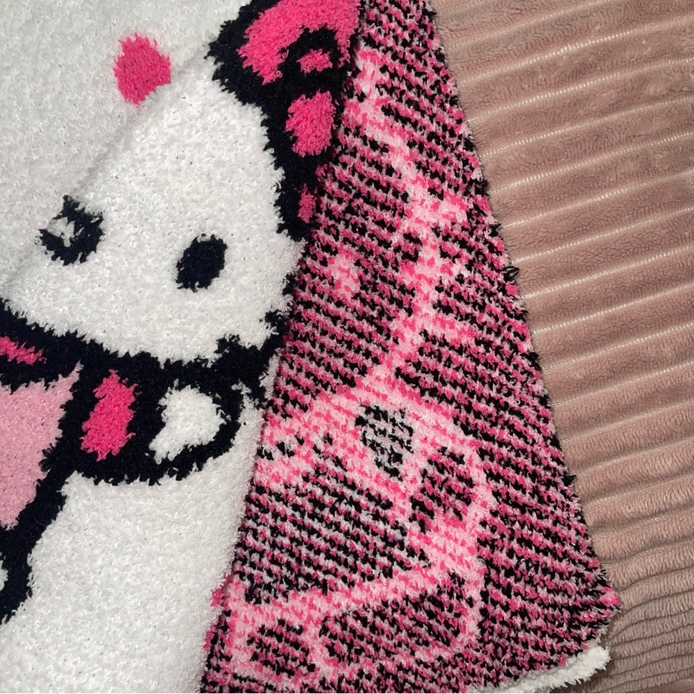 Hello Kitty Reversible Daisy Spring Throw Blanket - Picture 7 of 7